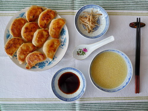 鸡油锅贴 小米粥