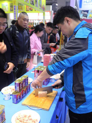 三丰食业华食展大放异彩,大肉粒午餐肉与特色肥肠受热捧
